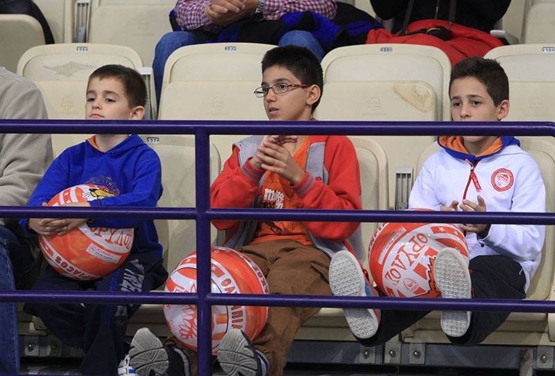 Ολυμπιακός: Πλημμύρισε παιδιά το ΣΕΦ (photos)