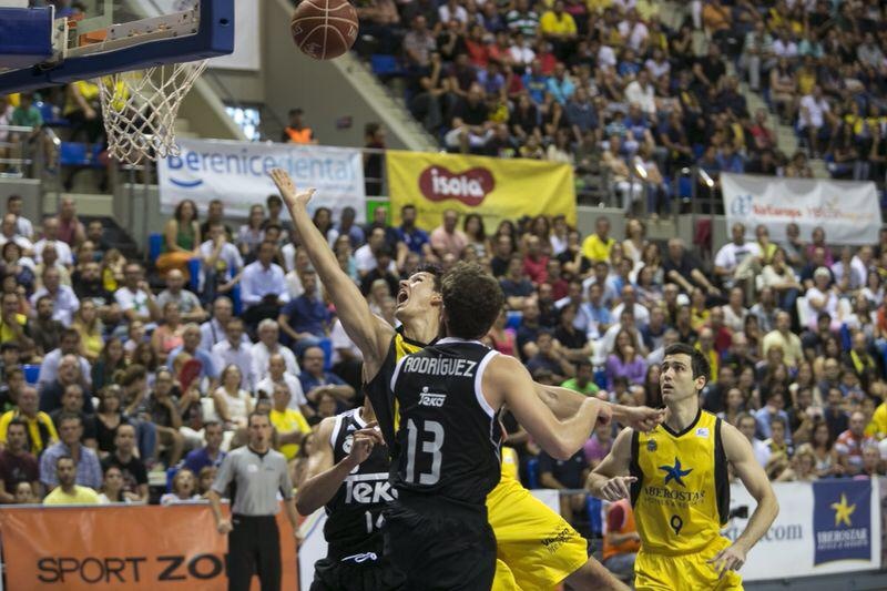 Ρεάλ Μαδρίτης: Χτύπησε το διαιτητή ο Γιουλ! (photos+videos)
