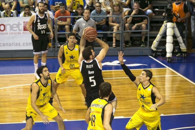 Ρεάλ Μαδρίτης: Χτύπησε το διαιτητή ο Γιουλ! (photos+videos)