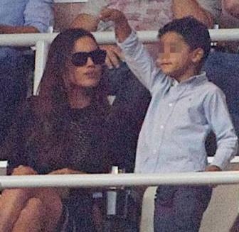 Ρεάλ - Μπαρτσελόνα: Φιλιά της Σάικ στον Κριστιάνο Τζούνιορ! (photos)