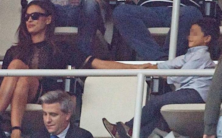 Ρεάλ - Μπαρτσελόνα: Φιλιά της Σάικ στον Κριστιάνο Τζούνιορ! (photos)