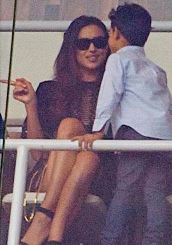 Ρεάλ - Μπαρτσελόνα: Φιλιά της Σάικ στον Κριστιάνο Τζούνιορ! (photos)