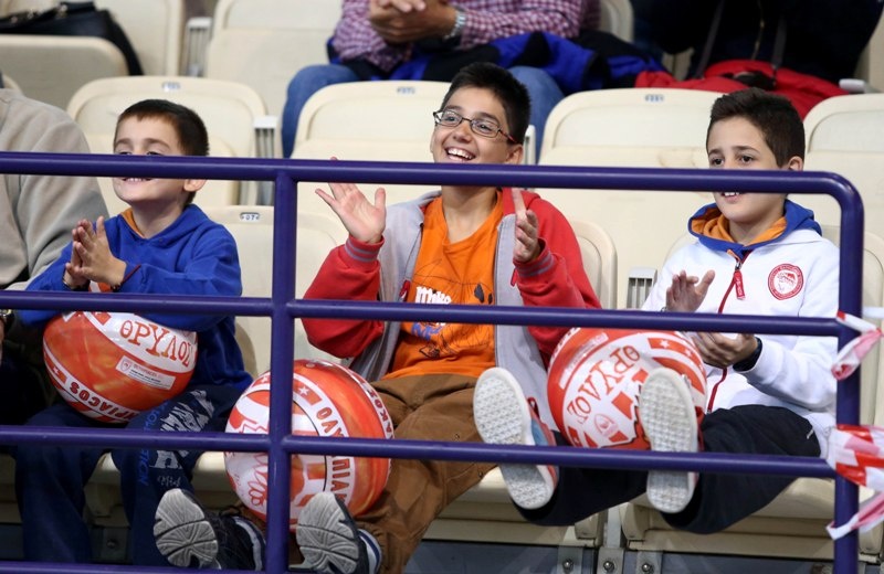 Ολυμπιακός: Πλημμύρισε παιδιά το ΣΕΦ (photos)