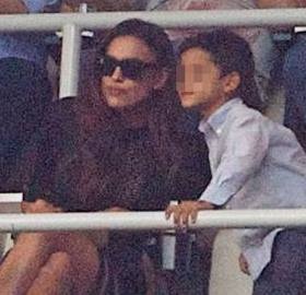 Ρεάλ - Μπαρτσελόνα: Φιλιά της Σάικ στον Κριστιάνο Τζούνιορ! (photos)