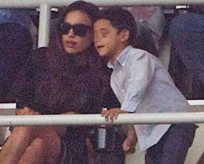 Ρεάλ - Μπαρτσελόνα: Φιλιά της Σάικ στον Κριστιάνο Τζούνιορ! (photos)