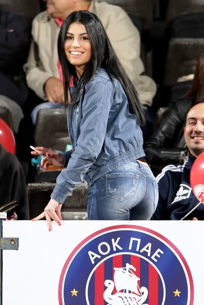 Τα «καυτά» κορίτσια των γηπέδων (photos)