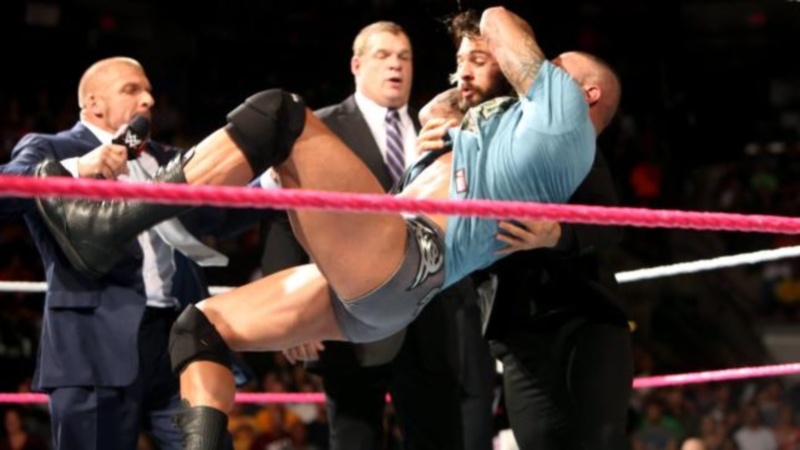 Raw: Αναλαμβάνει τη διάλυση των Authority o Cena (photos+videos)