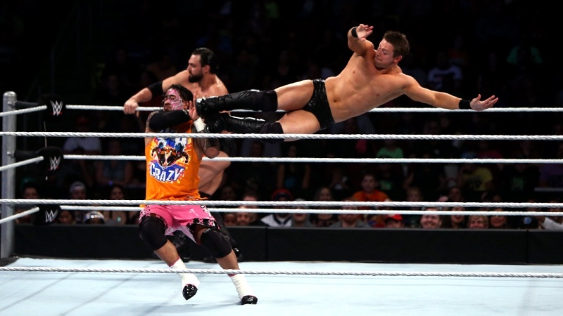 Main Event: Παρέμβαση και νίκη για τους Usos (photos+videos)