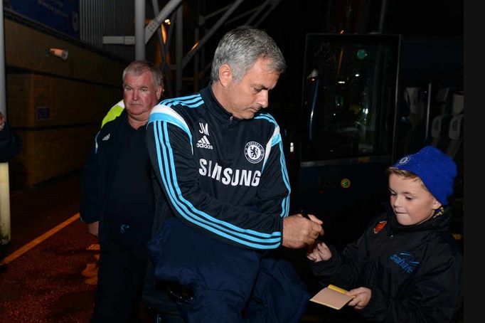 H συγκινητική συνάντηση Μουρίνιο με 11χρονο καρκινοπαθή (photos)