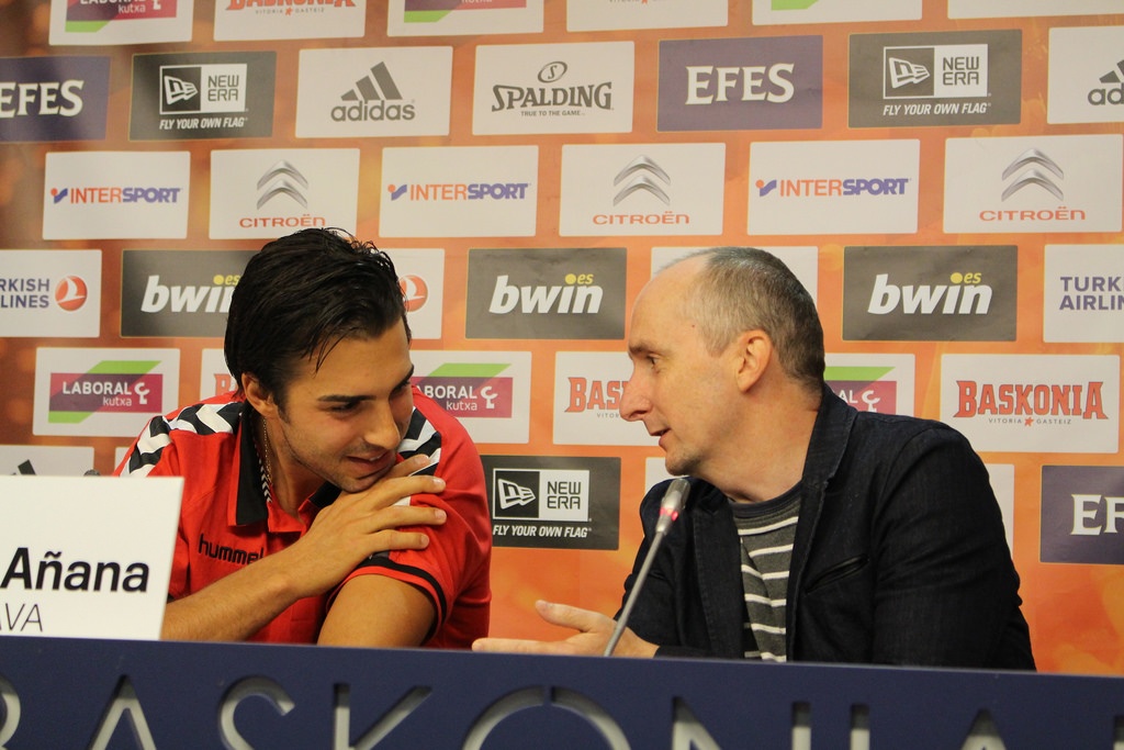 Λαμποράλ Κούτσα: Παρουσιάστηκε ο Βούγιασιτς (photos)