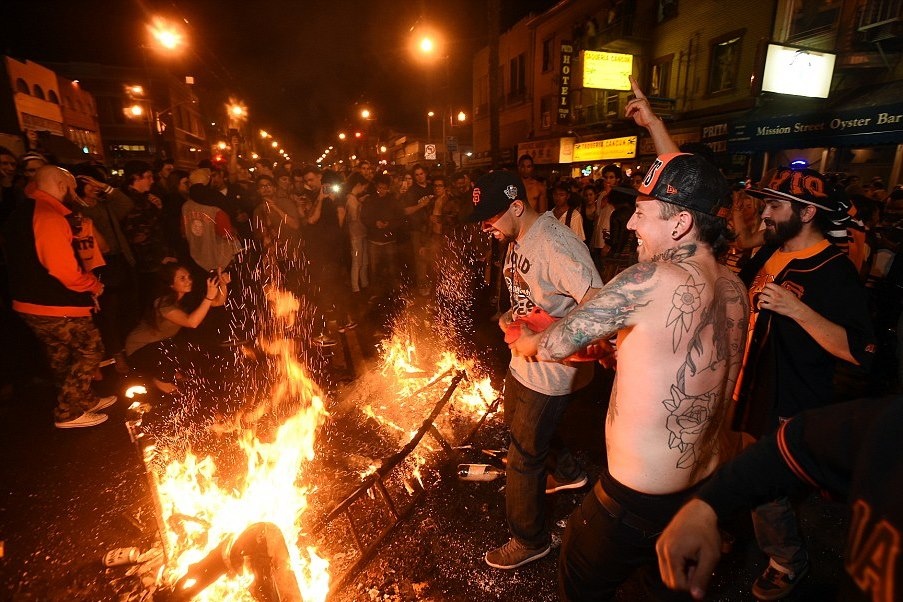 Πυροβολισμοί και μαχαιρώματα σε πανηγυρισμούς του … μπέιζμπολ (video+photos)