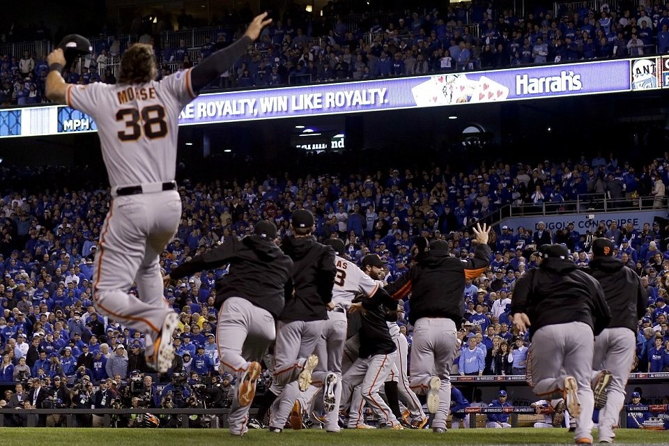 Πυροβολισμοί και μαχαιρώματα σε πανηγυρισμούς του … μπέιζμπολ (video+photos)