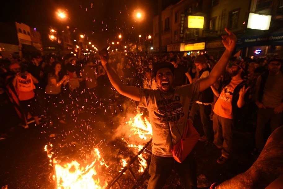 Πυροβολισμοί και μαχαιρώματα σε πανηγυρισμούς του … μπέιζμπολ (video+photos)