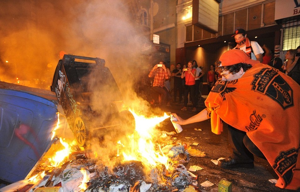 Πυροβολισμοί και μαχαιρώματα σε πανηγυρισμούς του … μπέιζμπολ (video+photos)