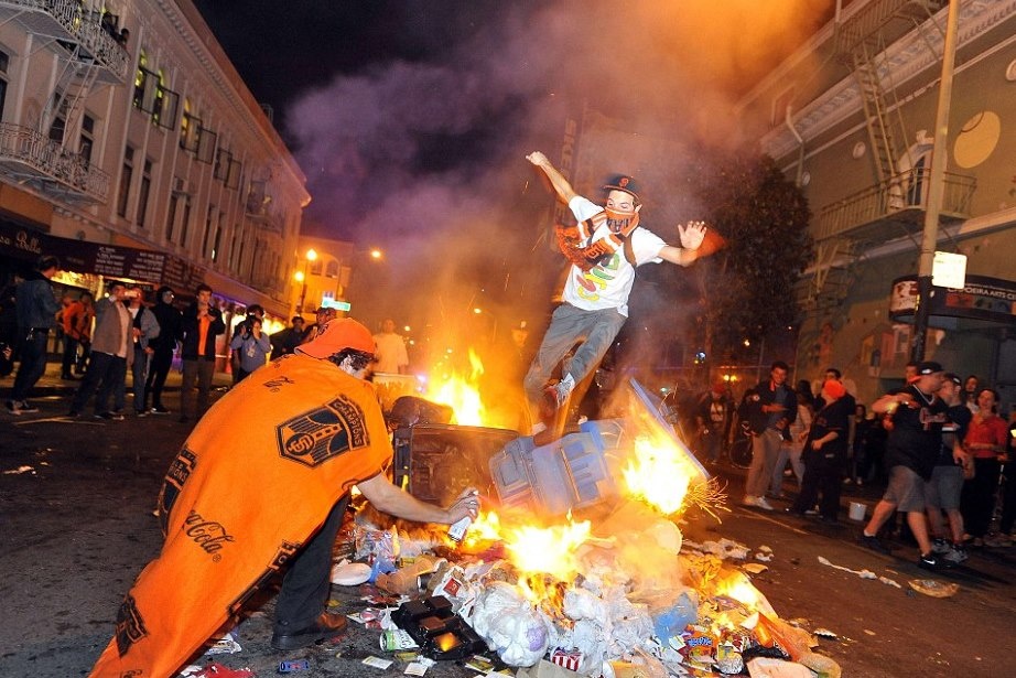 Πυροβολισμοί και μαχαιρώματα σε πανηγυρισμούς του … μπέιζμπολ (video+photos)