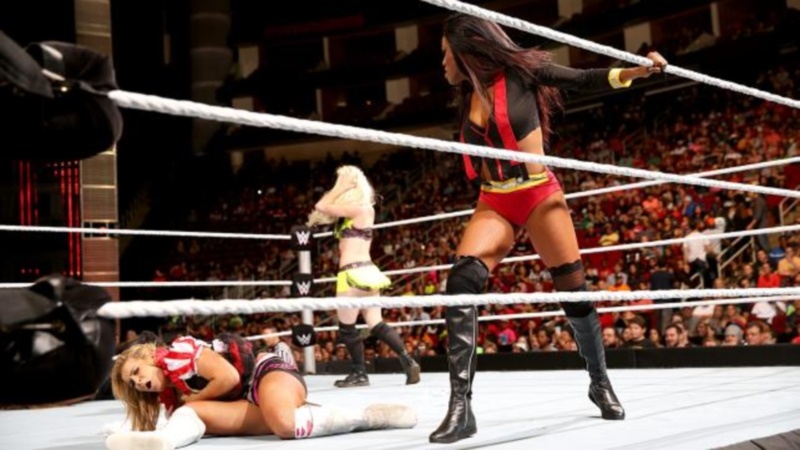 SmackDown: Αποκριάτικο επεισόδιο με τρέλες του Ambrose (photos+videos)