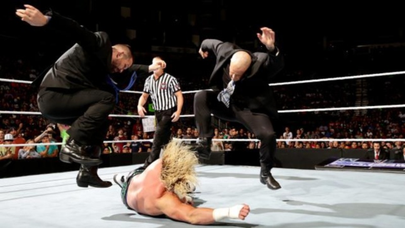 SmackDown: Αποκριάτικο επεισόδιο με τρέλες του Ambrose (photos+videos)
