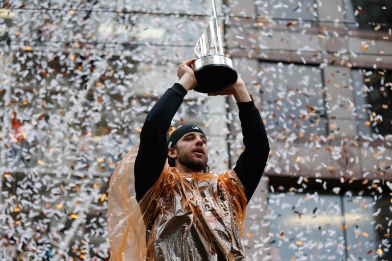 MLB: Βροχερή παρέλαση στο Σαν Φρανσίσκο (photos+video)