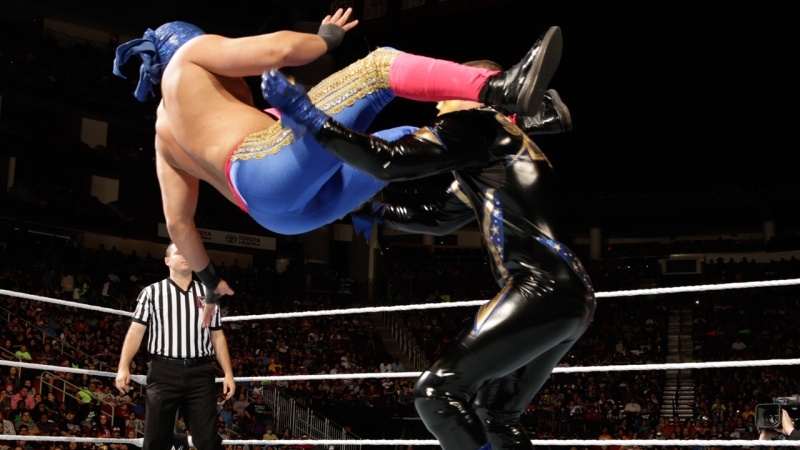 SmackDown: Αποκριάτικο επεισόδιο με τρέλες του Ambrose (photos+videos)