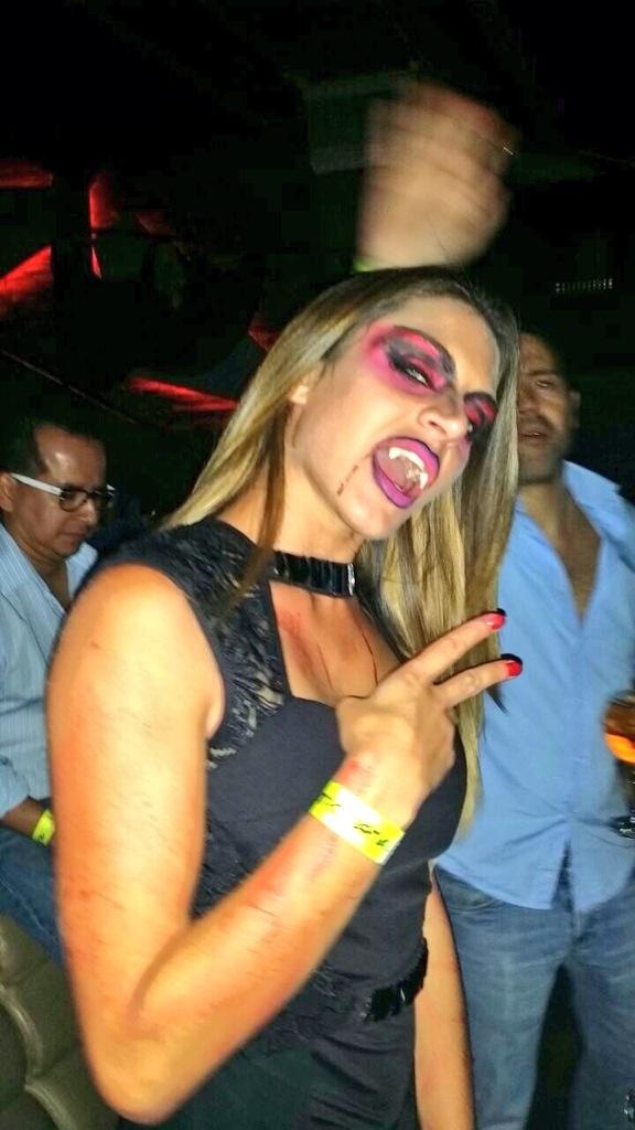 Μάρτα: Έγινε... σέξι βαμπίρ! (photos)