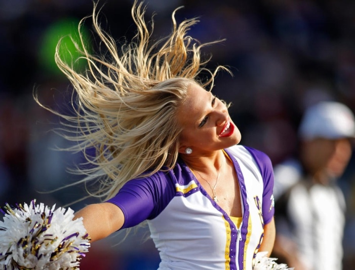 NFL: Άλλο χρώμα από τις Cheerleaders (photos)