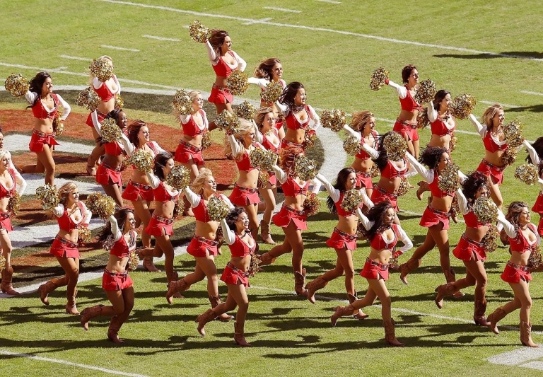 NFL: Άλλο χρώμα από τις Cheerleaders (photos)