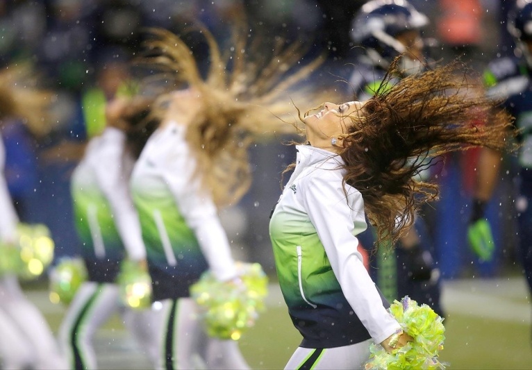 NFL: Άλλο χρώμα από τις Cheerleaders (photos)