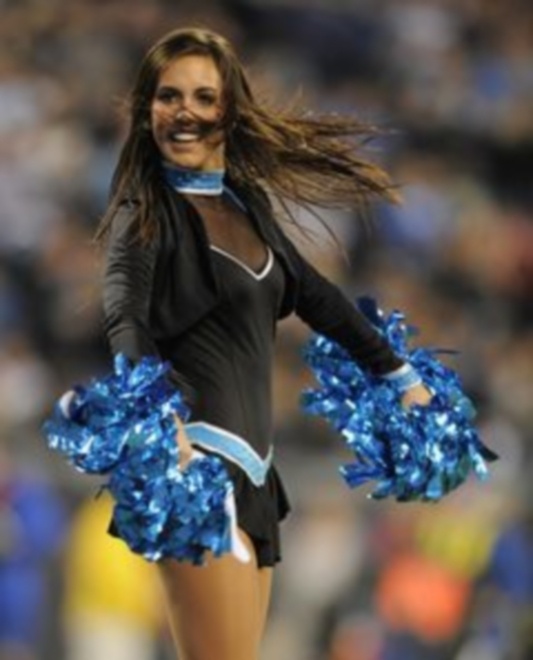 NFL: Άλλο χρώμα από τις Cheerleaders (photos)