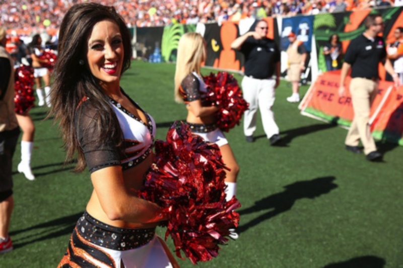 NFL: Άλλο χρώμα από τις Cheerleaders (photos)