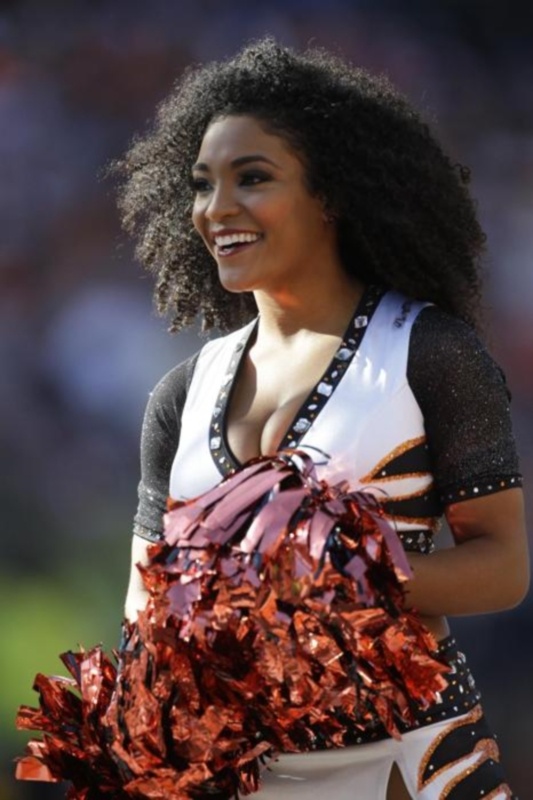 NFL: Άλλο χρώμα από τις Cheerleaders (photos)