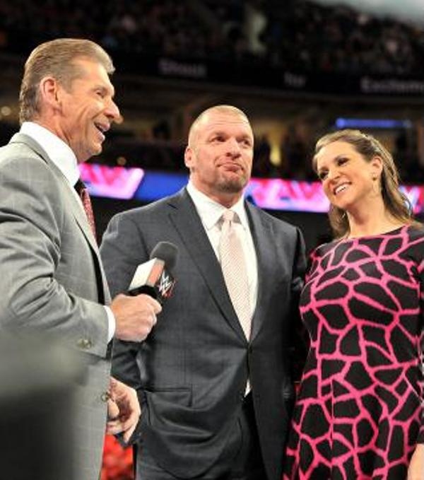 Raw: Επέστρεψε ο Vince McMahon (photos+videos)