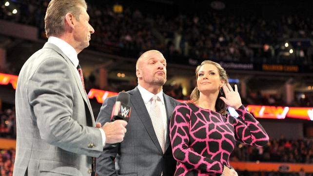 Raw: Επέστρεψε ο Vince McMahon (photos+videos)