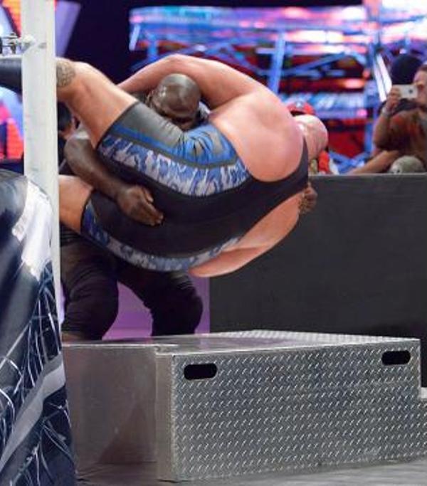 Raw: Επέστρεψε ο Vince McMahon (photos+videos)