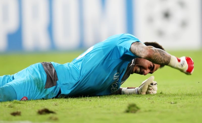 Ολυμπιακός: Ο φύλακας-άγγελος Ρομπέρτο (videos+photos)