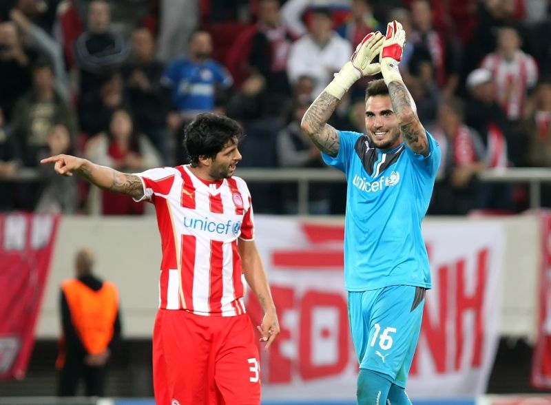 Ολυμπιακός: Ο φύλακας-άγγελος Ρομπέρτο (videos+photos)