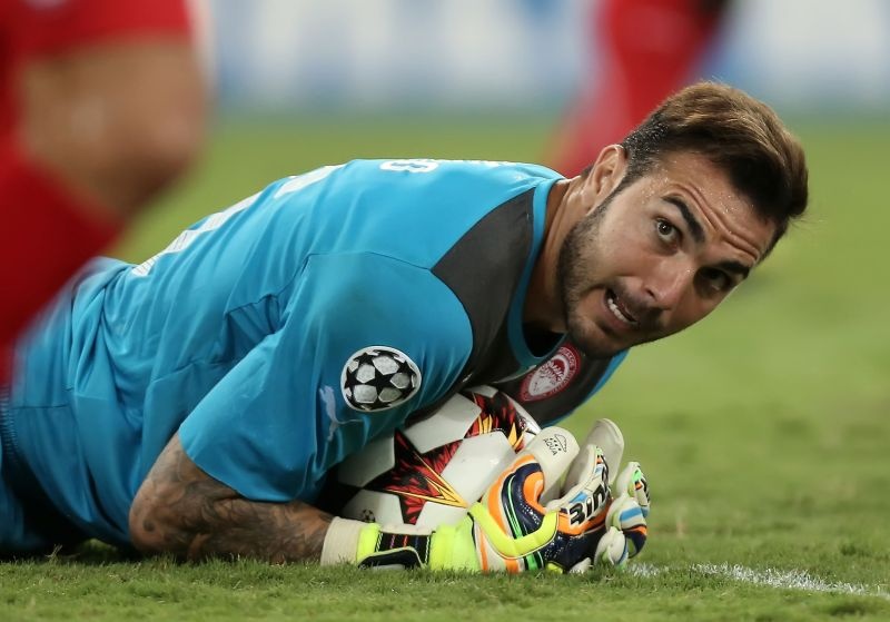 Ολυμπιακός: Ο φύλακας-άγγελος Ρομπέρτο (videos+photos)