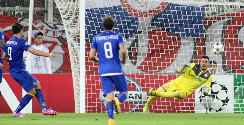 Ολυμπιακός: Ο φύλακας-άγγελος Ρομπέρτο (videos+photos)