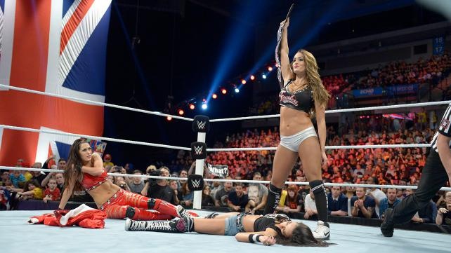 Raw: Εσωτερικά προβλήματα για Authority (photos+videos)