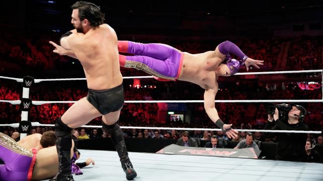 Raw: Εσωτερικά προβλήματα για Authority (photos+videos)