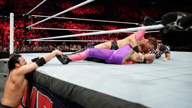 Raw: Εσωτερικά προβλήματα για Authority (photos+videos)