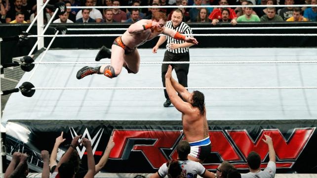 Raw: Εσωτερικά προβλήματα για Authority (photos+videos)