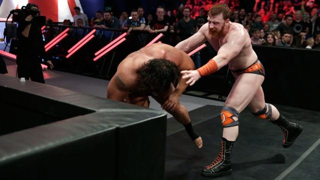 Raw: Εσωτερικά προβλήματα για Authority (photos+videos)