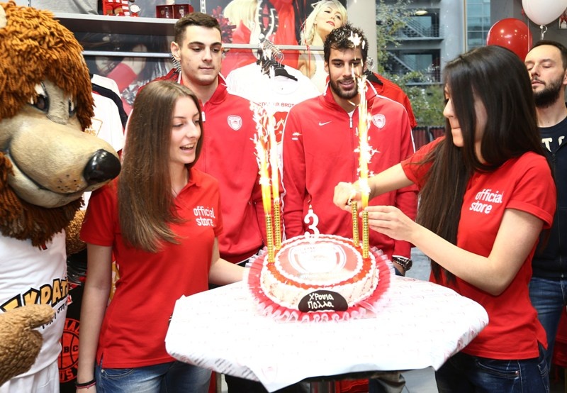 Ολυμπιακός: Γενέθλια στην μπουτίκ (photos)