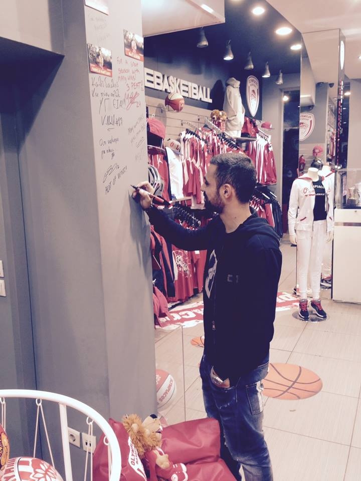 Ολυμπιακός: Στην μπουτίκ ο Μανιάτης (photos)