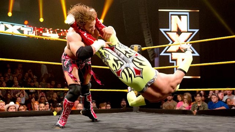 NXT: Φιλική κόντρα, νίκη Neville (photos+videos)