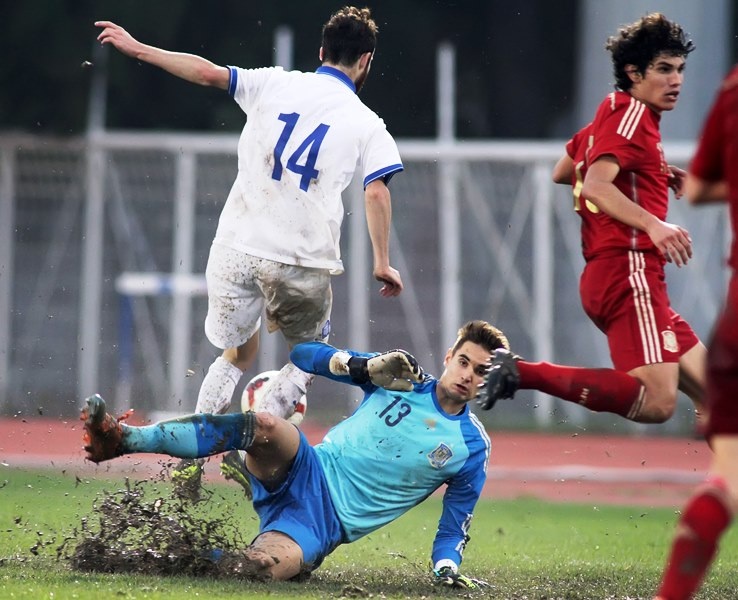 Ήττα για τη Νέων, 3-2 από Ισπανία (photos)