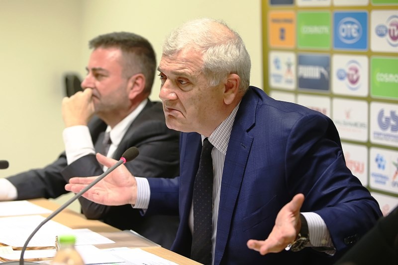 Μελισσανίδης: «Θα πέσει η χούντα του Μαρινάκη» (photos)