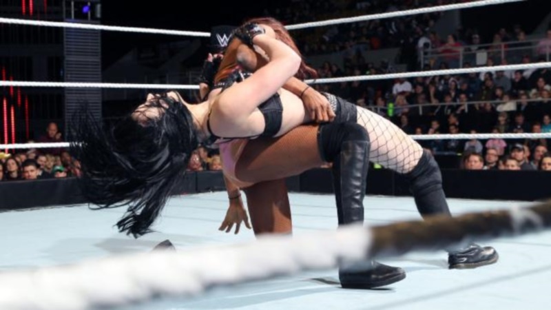 Superstars: «Καθάρισε» η Paige, επανάληψη ο Sin Cara (photos+videos)