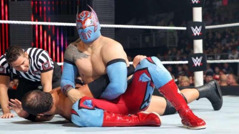 Superstars: «Καθάρισε» η Paige, επανάληψη ο Sin Cara (photos+videos)