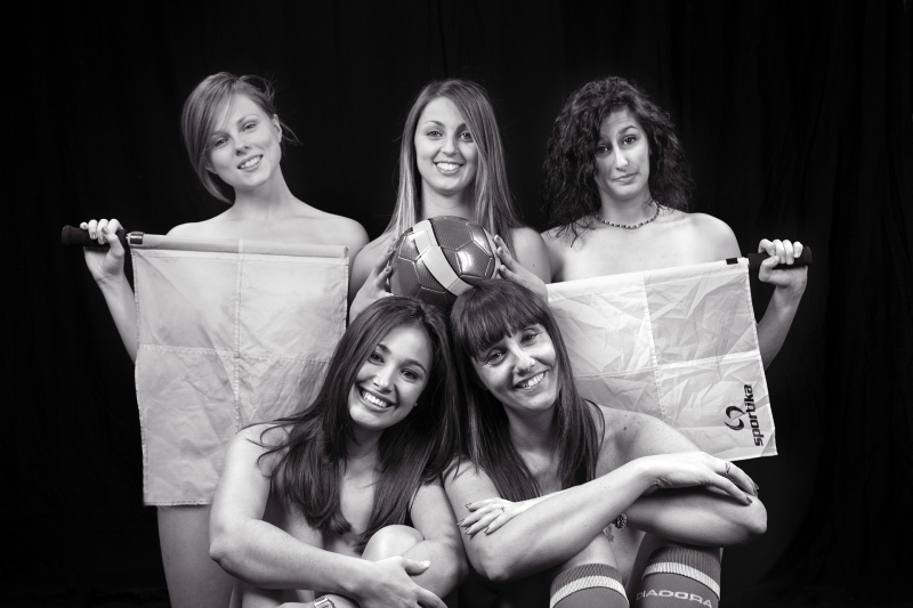 Ιταλίδες διαιτητές πόζαραν... γυμνές! (photos)
